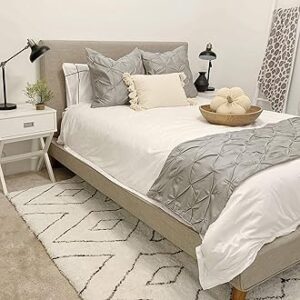 Fine Luxury Textured Bed Runner for Hotel Bedrooms